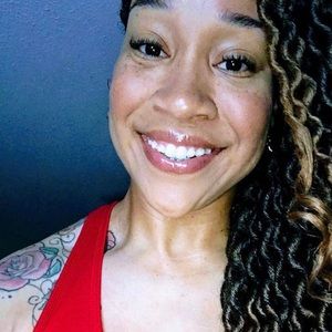 Meet your Posher, Chanel